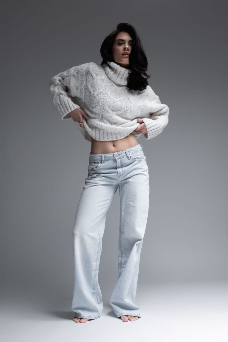 Ganzkörperaufnahme einer Frau beim Sedcardshooting Vorarlberg – elegante und selbstbewusste Ausstrahlung