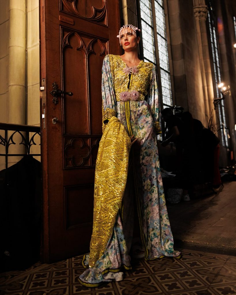 Portrait von weiblichem Model mit einen Haute-Couture-Designerkleid auf der Basel Fashion Week